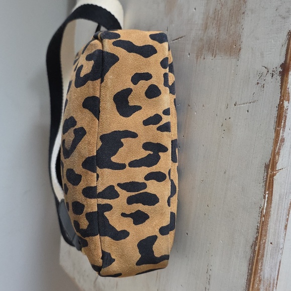 Clare V Midi Sac In Leopard Suede With Crossbody Strap - Picture 6 of 13